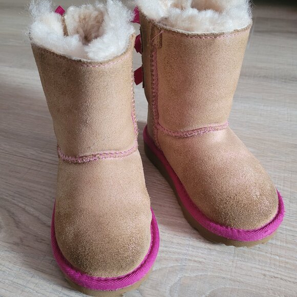 uggs - Picture 2 of 3